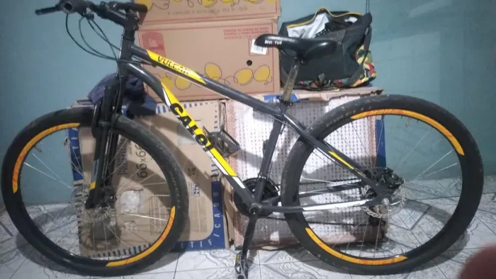 Vendo uma bicicleta Caloi toda de alumínio 