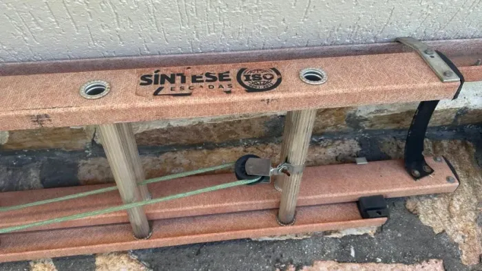 Escada Fibra de Vidro Extensível 6m 21 Degraus Síntese Laranja - Muito Conservada