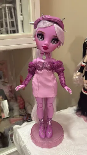 Boneca Rainbow High