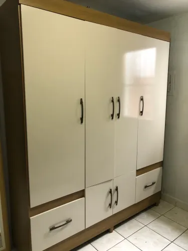 Vende-se guarda roupa