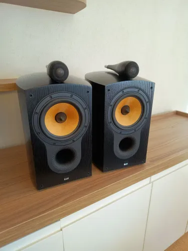 Caixa Acústica Bookshelf Bowers Wilkins B&W 805s som neutro/quente resoluto delicioso LEIA