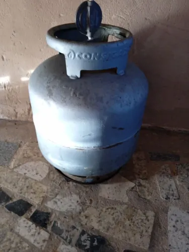 2B pra fogão e 1 caldeirão e uma panela grande y