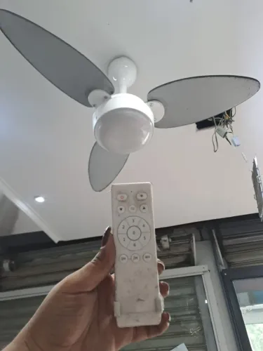 Ventilador de teto com controle 