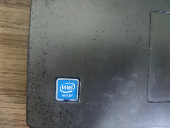 Vendo notebook para retirar peças ,interessados.