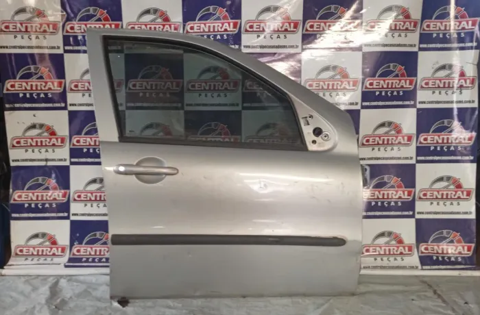 Porta dianteiro direito Fiat Palio 2012