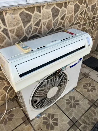 Ar split Samsung 12000 btus 220v