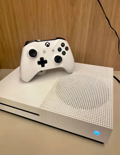 Xbox one s c/ 2 controles