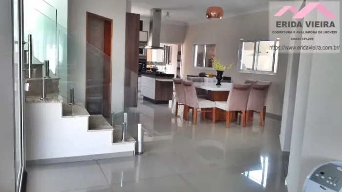 Casa à venda no Condomínio Moema Ville em Pindamonhangaba/SP.