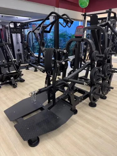 Belt Squat profissional - linha Super (estilo Panatta) - anilhas