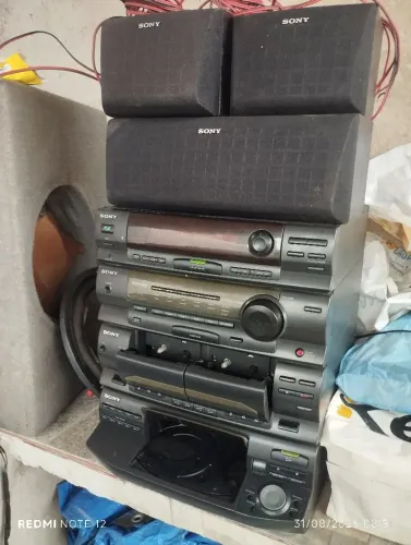 Som antigo da Sony LBT 555 para conserto ou retirada de peças.