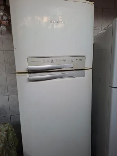 GELADEIRA SÓ GELA O CONGELADOR