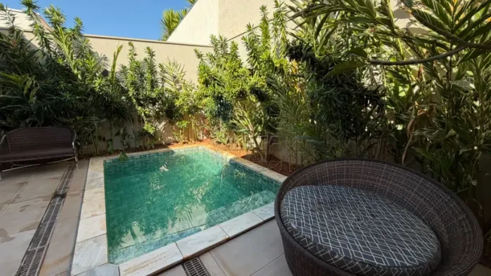 Casa térrea de 160m² com 02 suítes à venda em condomínio - Vila do Golf