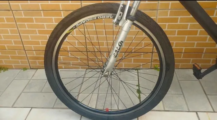 Roda e pneu de bicicleta aro 26 - Marca Aero Escape