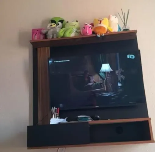 Painel semi novo para TV de 32plgds