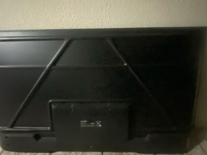 TV Semp 55 4K - Tela Trincada