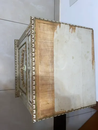 Par de mesas de cabeceira antigo modelo Luís XV