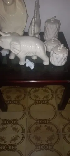 Mesa de canto e enfeites