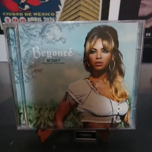 CD DVD edição Deluxe do álbum B'Day da Beyoncé.