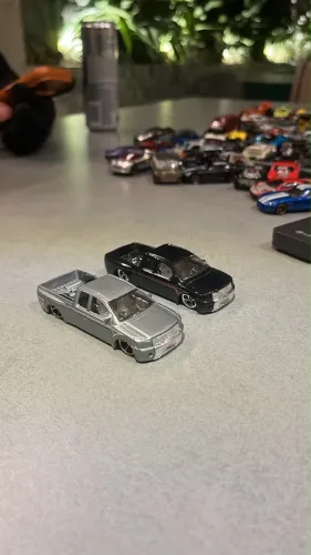 Nissan Titan Dodge Ram Preta e Cinza