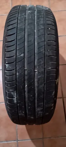 Vendo pneu Michelin primacy aro 18 225/55R18 R$ 400.