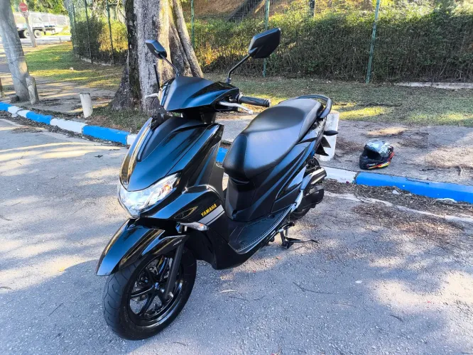 Yamaha Fluo ABS 2023 | 11.853 km | Impecável | Pronta para rodar