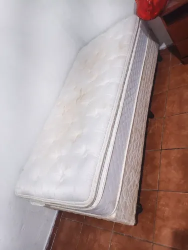 Cama de solteiro com base