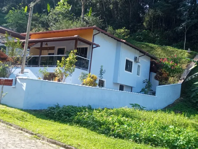 Casa em condomínio à venda com 3 dormitórios por 730 mil, Guapimirim-RJ