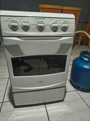 FOGÃO 4 BOCAS MANUAL. FUNCIONA PERFEITAMENTE. FORNO LIMPO. CHAMA AZUL. BOTUCATU.