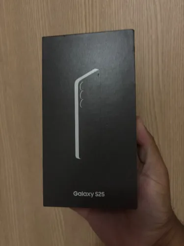 Samsung Galaxy S25 5G 256gb, lacrado, nota fiscal e garantia de 1 ano