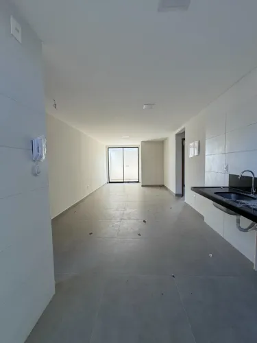 Apartamento Térreo com Área Externa Privativa | 3 Quartos | Piscina | Elevador