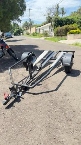 Carretinha de uma moto basculante! zerada