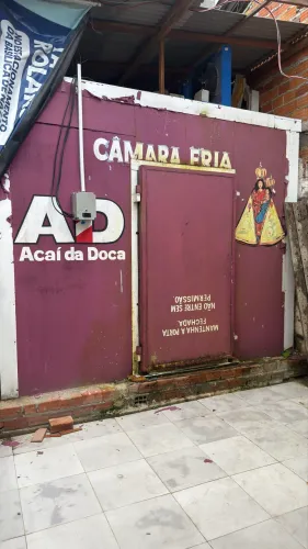 Câmara frigorífica 5,70 x 3,10 x 2,70 com dois motores um de 3hp e um de 5ho 