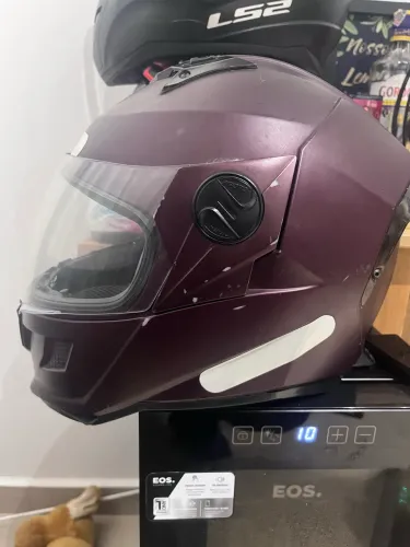 Capacete Escamoteável Peels - R$ 200