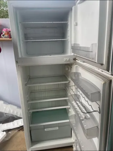 Vende se geladeira 