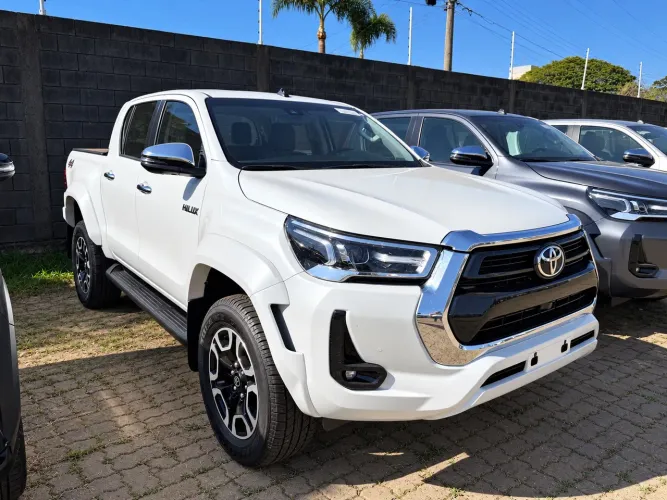 Toyota Hilux CD SRX Plus 4X4 2.8 TDI Die. Aut. 2026