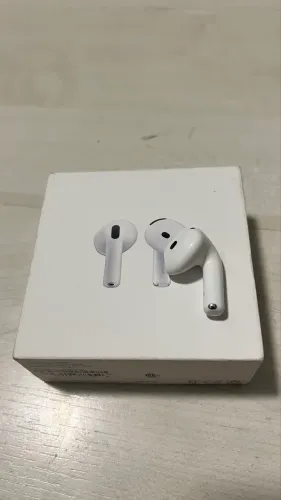 AirPods 4 Apple - Lado Direito + Estojo De Recarga Original (Sem o fone Esquerdo)