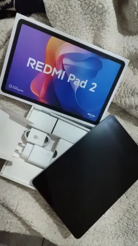 Ele praticamente não foi usado, está indo com o carregador e a caixae tem 256 GB