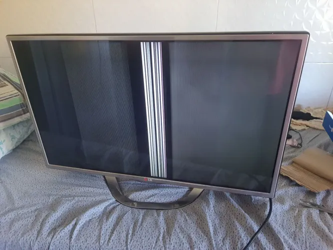 Tv Lg 32 com tecnologia 3d e 4 óculos 3d
