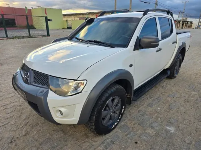 Mitsubishi L200 Triton Savana 3.2 CD TBI Dies. Mec. 2018