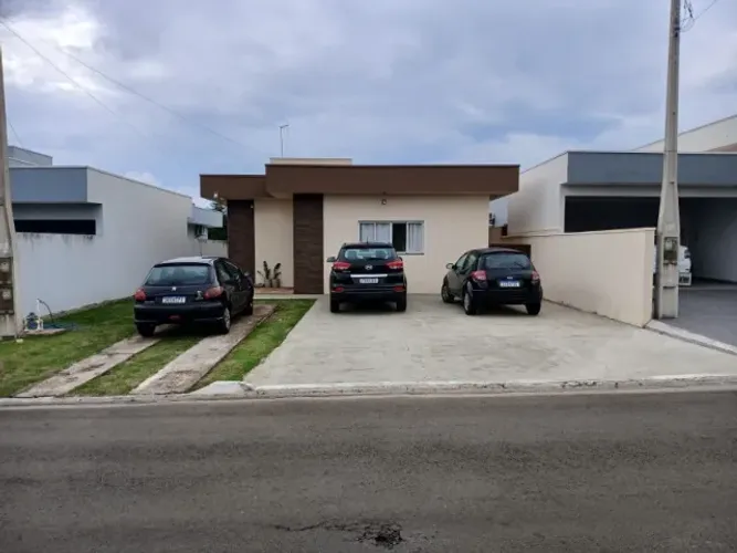 Casa (duas) em condomínio aceita permuta
