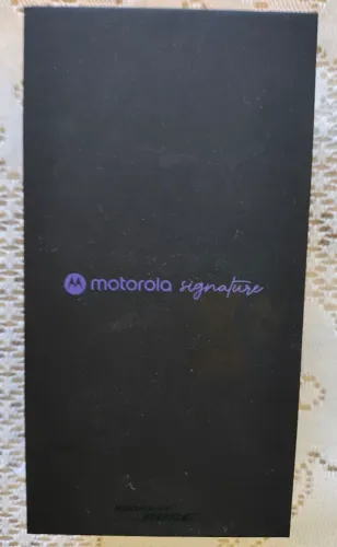 Smartphone Motorola Signature 5G - 512GB 12GB RAM Tela 1.5K 165hz - Verde Oliva Lacrado