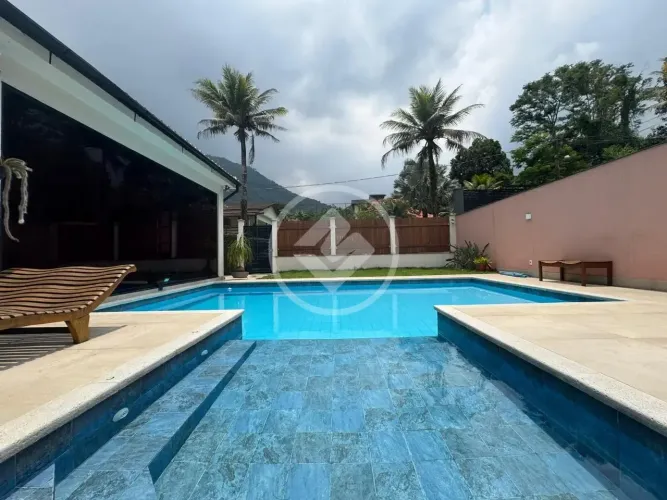 Casa linear em condomínio com 04 Suítes - 420 m2 - Limoeiro - Guapimirim/RJ. codigo: 36062