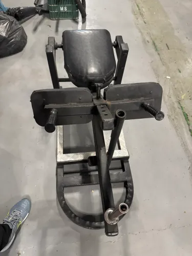 Máquina de panturrilha sentado