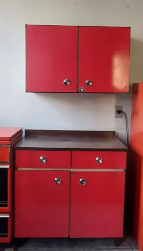 Armário cozinha vermelho antigo