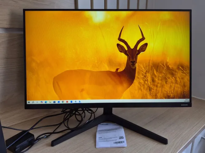 Monitor Samsung 27 FHD HDMI VGA Serie T350 AC 100-240V