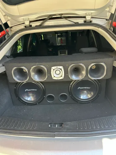 som automotivo tocando bem