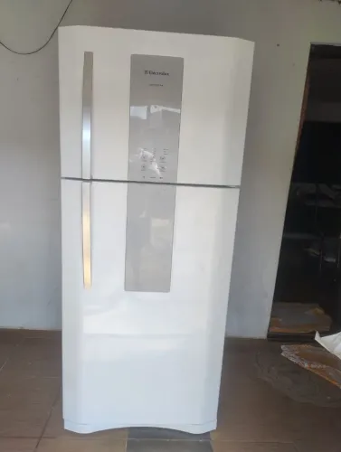 Vende-se linda geladeira Electrolux infinity.