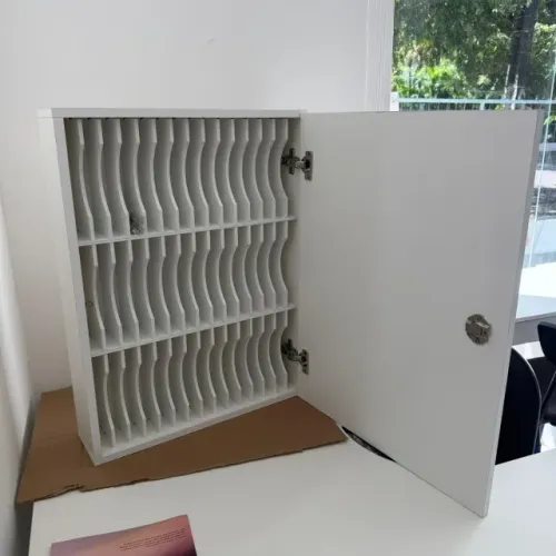 armário para celular com chave 