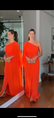 Vestido deslumbrante de festa