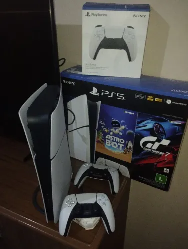 PS5 Slim Digital 825GB + 2 Controles
